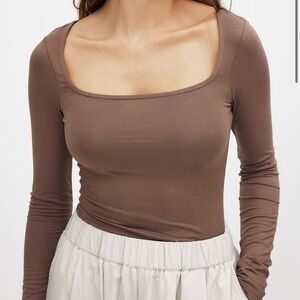 Na-kd Soft Line Scoop Neck Long Sleeve Top in Nouget